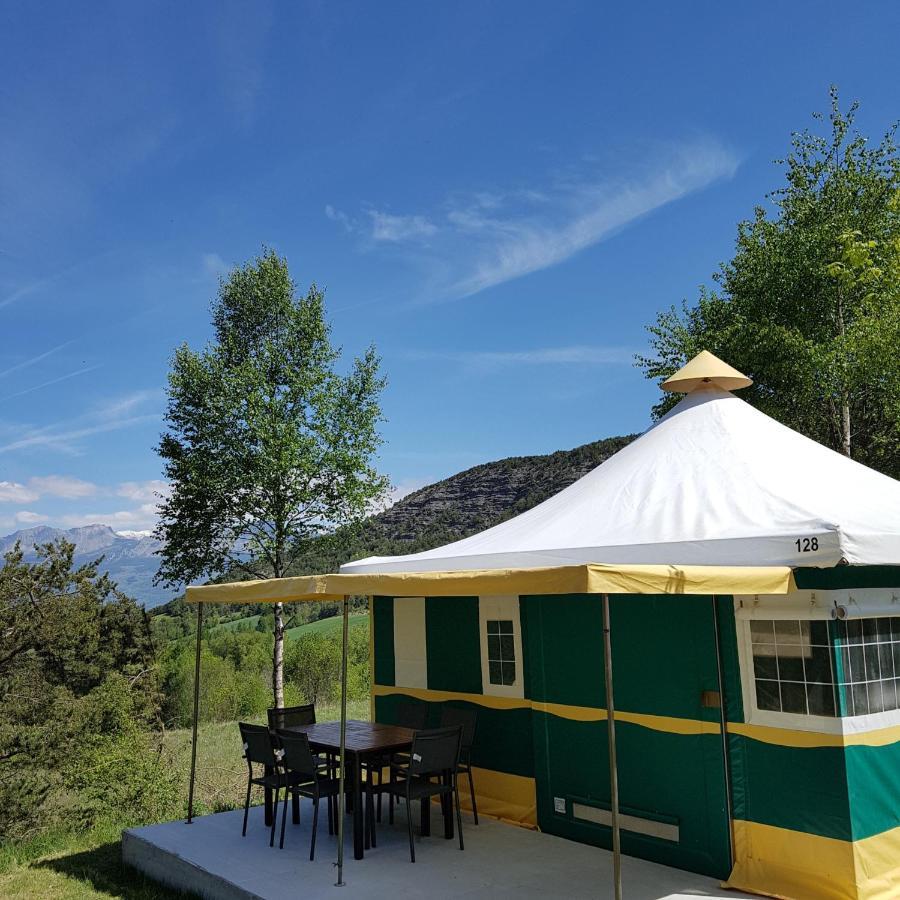 La Bréole Village De Chalets Et Camping La Pierre De L'Aigle מראה חיצוני תמונה