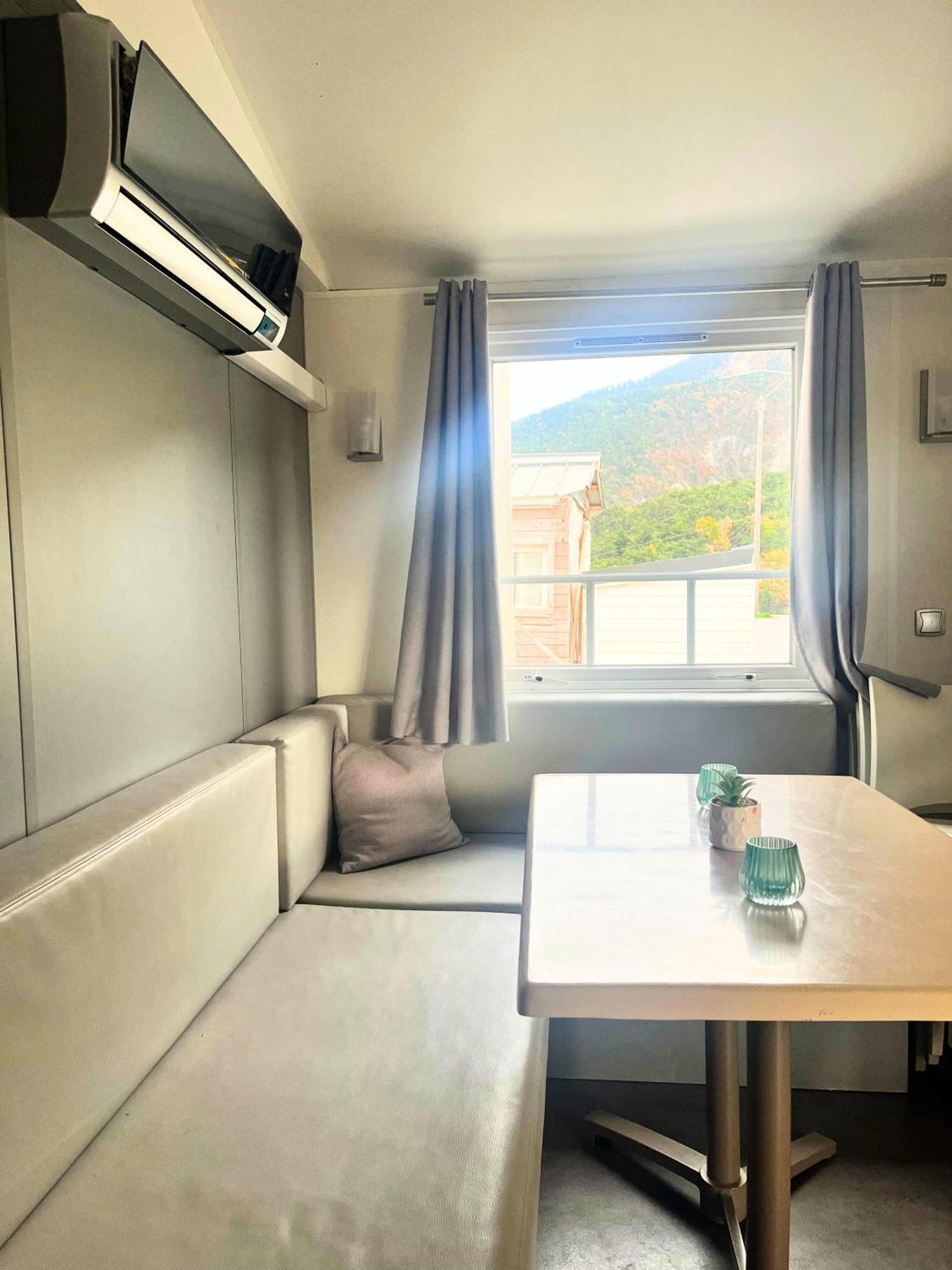 La Bréole Village De Chalets Et Camping La Pierre De L'Aigle מראה חיצוני תמונה